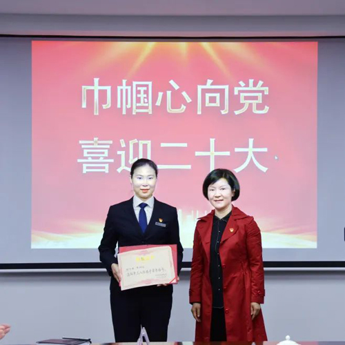 市婦聯(lián)、市總工會(huì)領(lǐng)導(dǎo)來(lái)集團(tuán)授牌公交巾幗事業(yè)再迎盛事